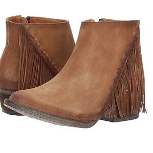 Circle G By Corral Women's Q0035 Ankle Boot in Honey